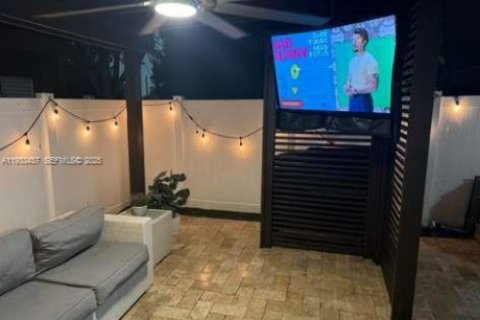 Townhouse in Hialeah, Florida 3 bedrooms, 143.07 sq.m. № 1994106 - photo 16