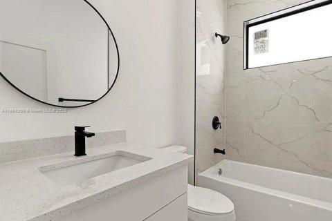 House in Lehigh Acres, Florida 4 bedrooms, 150.41 sq.m. № 2013274 - photo 8