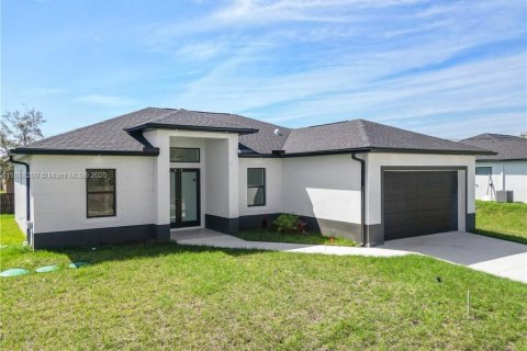 House in Lehigh Acres, Florida 4 bedrooms, 150.41 sq.m. № 2013274