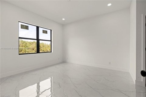 House in Lehigh Acres, Florida 4 bedrooms, 150.41 sq.m. № 2013274 - photo 5