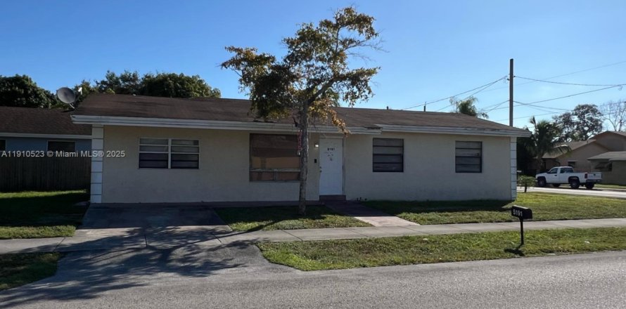 Casa en West Park, Florida 3 dormitorios, 130.43 m2 № 2054717