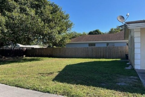 Casa en venta en West Park, Florida, 3 dormitorios, 130.43 m2 № 2054717 - foto 2