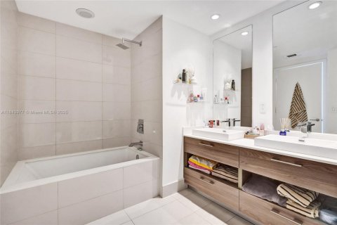 Copropriété à vendre à Miami, Floride: 1 chambre, 81.75 m2 № 1839180 - photo 10