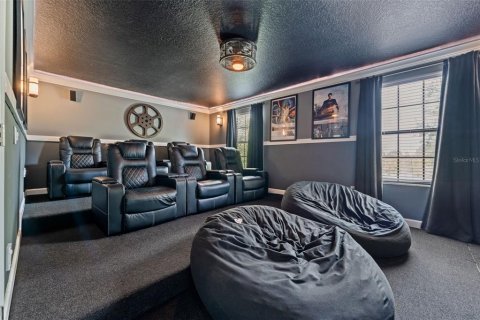 House in Davenport, Florida 8 bedrooms, 447.79 sq.m. № 2123604 - photo 25