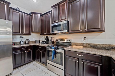 House in Davenport, Florida 8 bedrooms, 447.79 sq.m. № 2123604 - photo 13