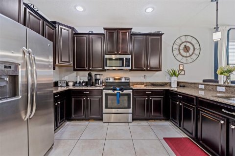 House in Davenport, Florida 8 bedrooms, 447.79 sq.m. № 2123604 - photo 12