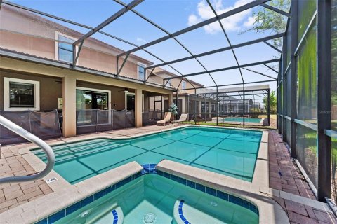House in Davenport, Florida 8 bedrooms, 447.79 sq.m. № 2123604 - photo 8