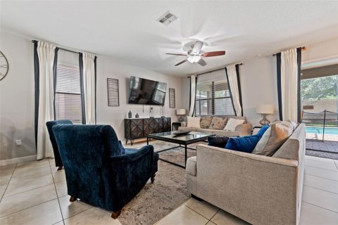House in Davenport, Florida 8 bedrooms, 447.79 sq.m. № 2123604 - photo 15
