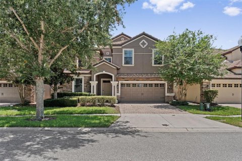 House in Davenport, Florida 8 bedrooms, 447.79 sq.m. № 2123604 - photo 3