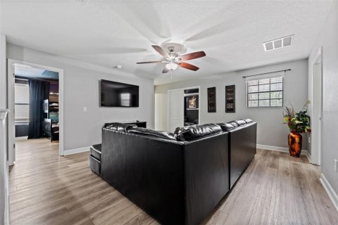 House in Davenport, Florida 8 bedrooms, 447.79 sq.m. № 2123604 - photo 30