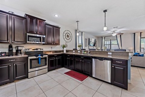 House in Davenport, Florida 8 bedrooms, 447.79 sq.m. № 2123604 - photo 11