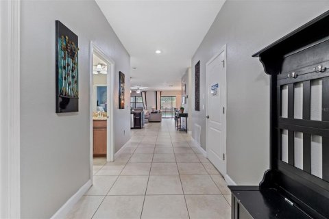 House in Davenport, Florida 8 bedrooms, 447.79 sq.m. № 2123604 - photo 9