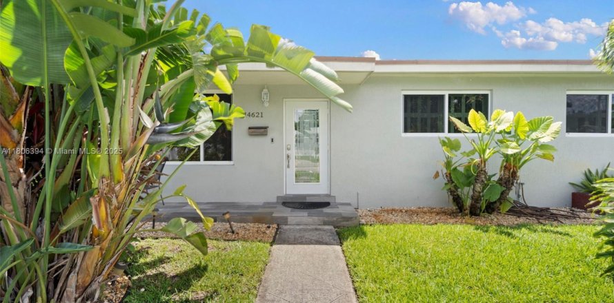 Casa en Miami, Florida 3 dormitorios, 124.86 m2 № 1739177