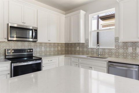 Villa ou maison à louer à Zephyrhills, Floride: 4 chambres, 169.83 m2 № 1788246 - photo 5