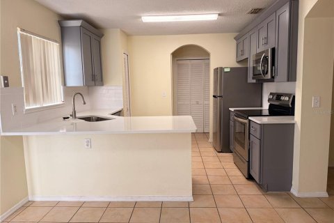 House in Orlando, Florida 4 bedrooms, 135.36 sq.m. № 2396781 - photo 7