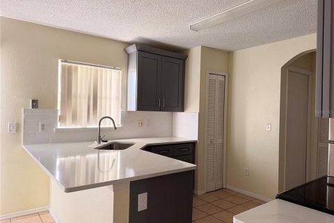House in Orlando, Florida 4 bedrooms, 135.36 sq.m. № 2396781 - photo 5