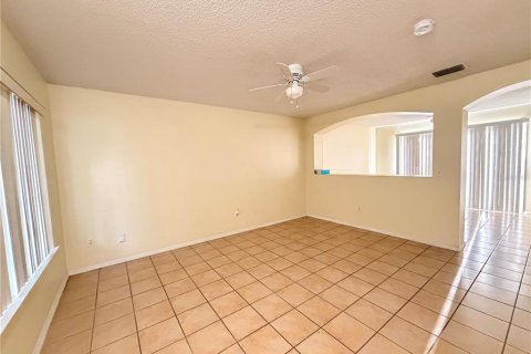House in Orlando, Florida 4 bedrooms, 135.36 sq.m. № 2396781 - photo 3
