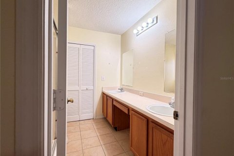 House in Orlando, Florida 4 bedrooms, 135.36 sq.m. № 2396781 - photo 12