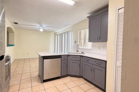 House in Orlando, Florida 4 bedrooms, 135.36 sq.m. № 2396781 - photo 9