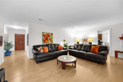 Casa en venta en Gainesville, Florida, 4 dormitorios, 196.12 m2 № 1792153 - foto 5