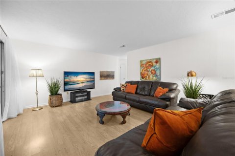 Casa en venta en Gainesville, Florida, 4 dormitorios, 196.12 m2 № 1792153 - foto 4