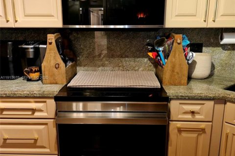 Condo in Fort Lauderdale, Florida, 1 bedroom № 1986754 - photo 13