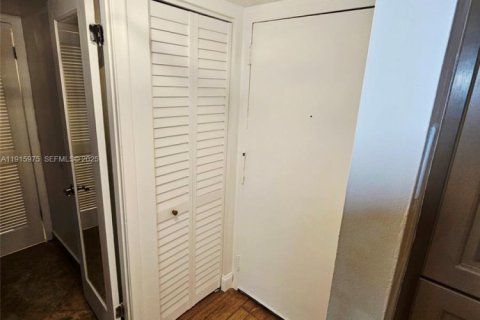 Condo in Fort Lauderdale, Florida, 1 bedroom № 1986754 - photo 3