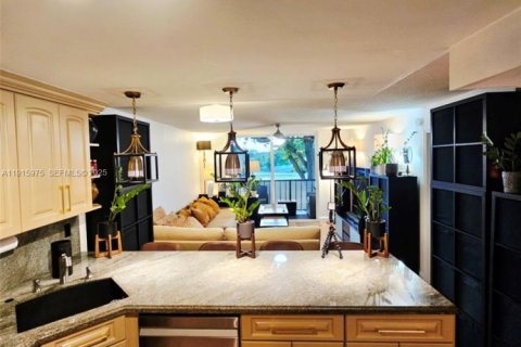 Condo in Fort Lauderdale, Florida, 1 bedroom № 1986754 - photo 1