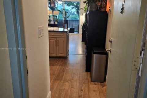 Condo in Fort Lauderdale, Florida, 1 bedroom № 1986754 - photo 2