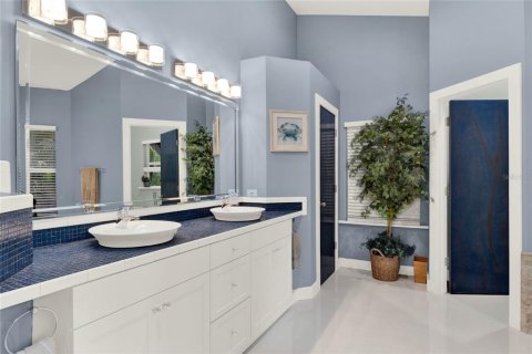 House in Apopka, Florida 4 bedrooms, 368.54 sq.m. № 1783448 - photo 24