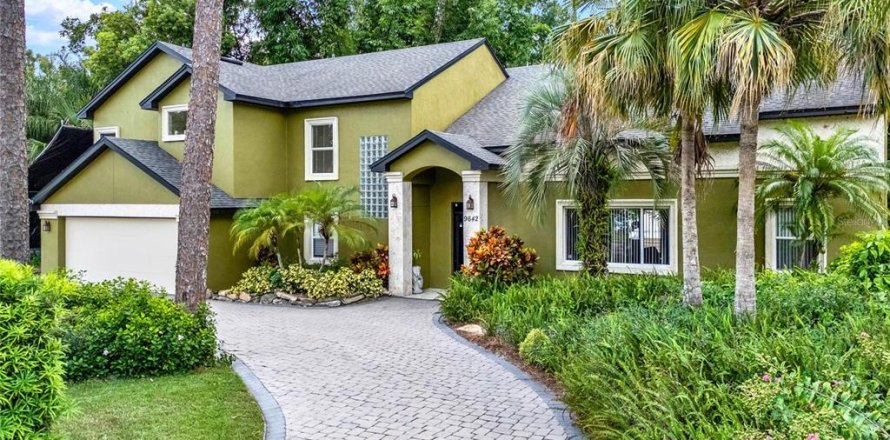House in Apopka, Florida 4 bedrooms, 368.54 sq.m. № 1783448