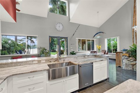 House in Apopka, Florida 4 bedrooms, 368.54 sq.m. № 1783448 - photo 16