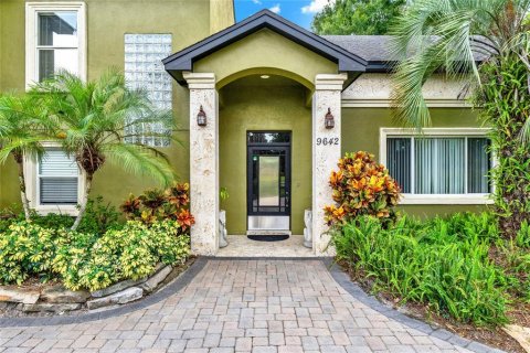 House in Apopka, Florida 4 bedrooms, 368.54 sq.m. № 1783448 - photo 5