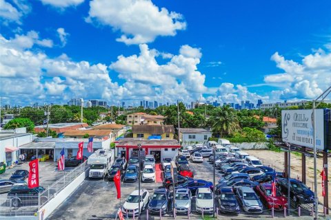 Propiedad comercial en venta en Miami, Florida № 1956192 - foto 1