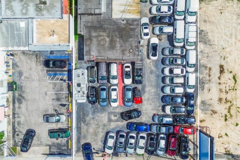 Propiedad comercial en venta en Miami, Florida № 1956192 - foto 17