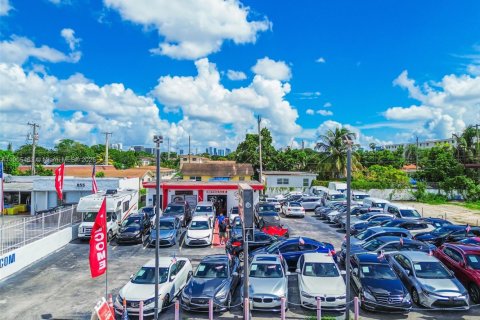 Propiedad comercial en venta en Miami, Florida № 1956192 - foto 4