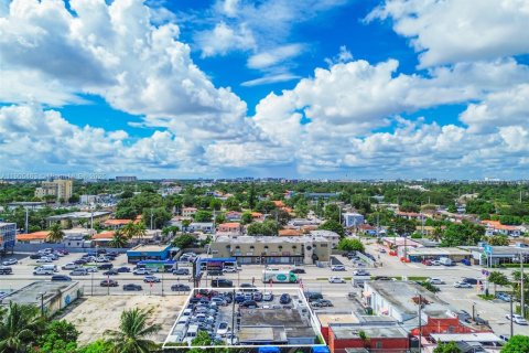 Propiedad comercial en venta en Miami, Florida № 1956192 - foto 11