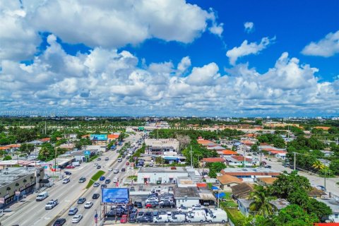 Propiedad comercial en venta en Miami, Florida № 1956192 - foto 9