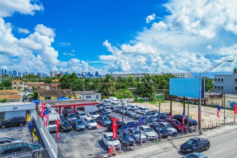 Propiedad comercial en venta en Miami, Florida № 1956192 - foto 3