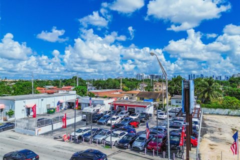 Propiedad comercial en venta en Miami, Florida № 1956192 - foto 2