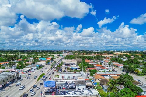 Propiedad comercial en venta en Miami, Florida № 1956192 - foto 8