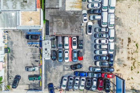 Propiedad comercial en venta en Miami, Florida № 1956192 - foto 18