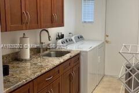 Villa ou maison à vendre à Miami, Floride: 5 chambres, 346.9 m2 № 2054410 - photo 30