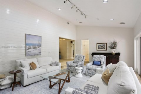 Villa ou maison à vendre à Miami, Floride: 5 chambres, 346.9 m2 № 2054410 - photo 13