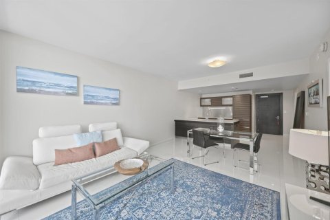 Condo in Miami, Florida, 1 bedroom  № 2174299 - photo 9
