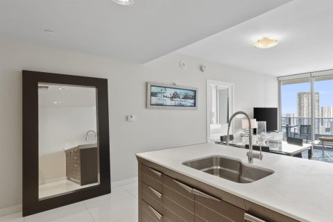 Condo in Miami, Florida, 1 bedroom  № 2174299 - photo 15