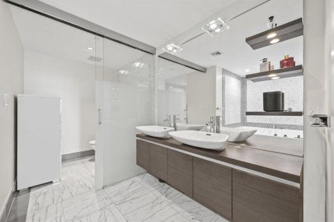Condo in Miami, Florida, 1 bedroom  № 2174299 - photo 20