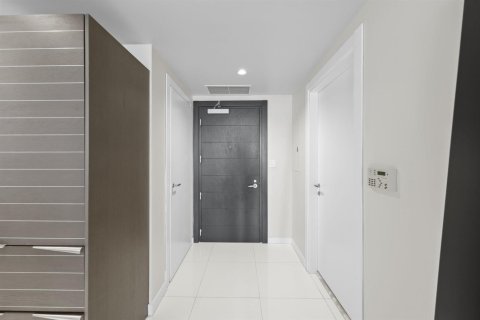 Condo in Miami, Florida, 1 bedroom  № 2174299 - photo 11