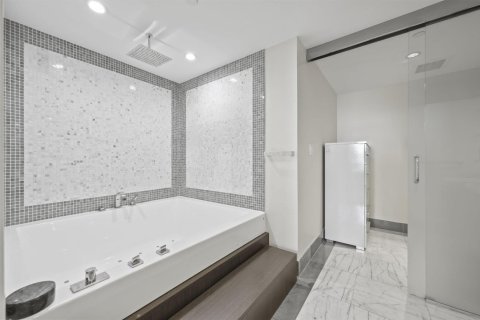 Condo in Miami, Florida, 1 bedroom  № 2174299 - photo 19
