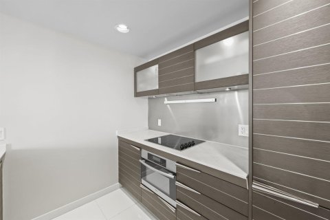 Condo in Miami, Florida, 1 bedroom  № 2174299 - photo 14